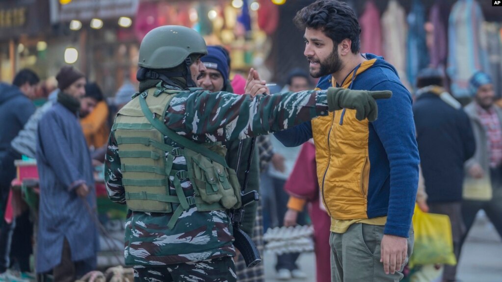 indian trooper and kashmir