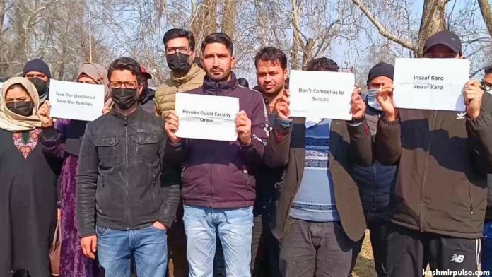 Contractual-lecturers-protest-salary-reduction-in-Srinagar-696x392
