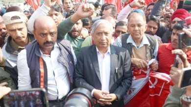 Tarigami leads protest in Jammu in support of agitating Indian farmers