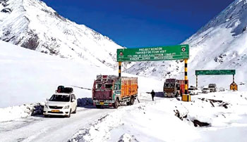 Srinagar-Leh highway closed after snowfall