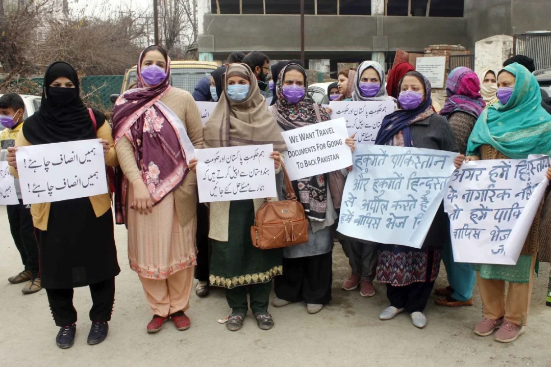 pakistan women in kashmir protest