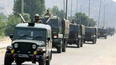 india army_on way to Kashmir