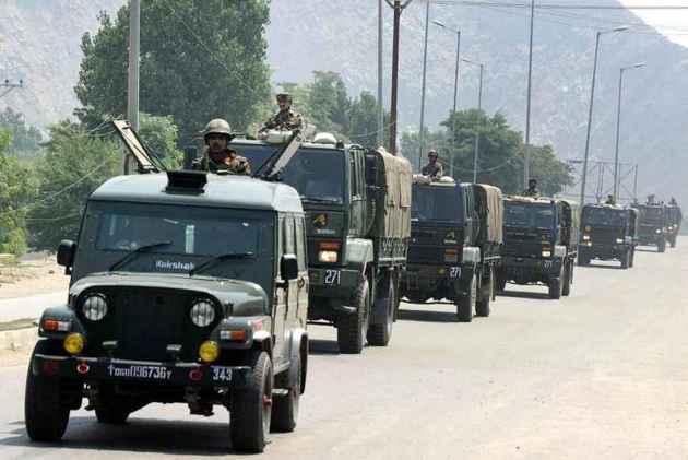 india army_on way to Kashmir