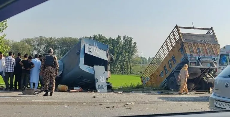 crpf truck accident srinagar