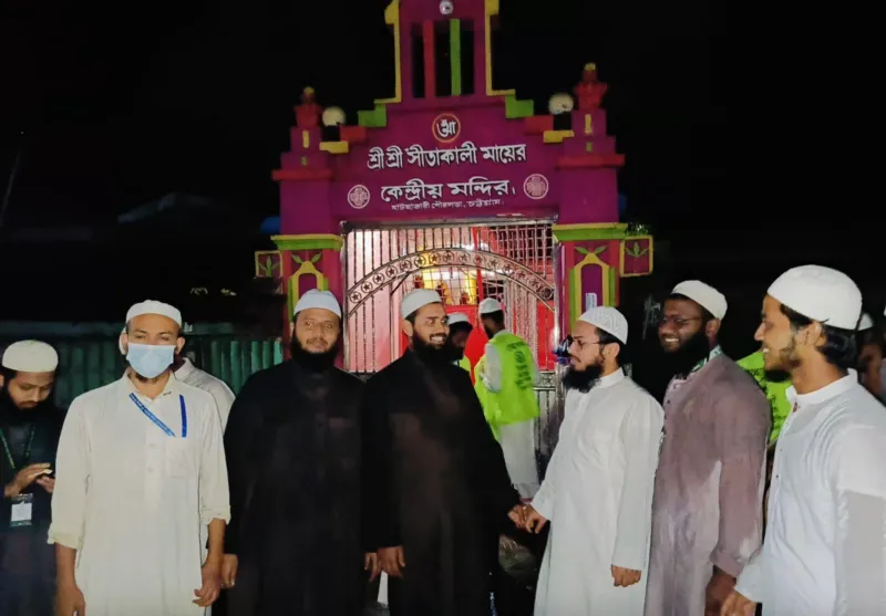 muslim students guard temple in bangladesh